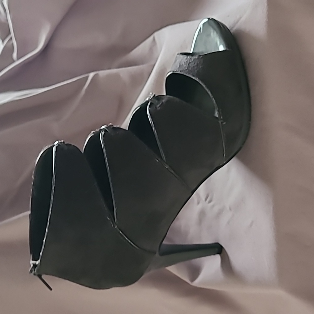 Impo Sassy Grey Suede Bootie - Size 8 - Picture 2 of 5